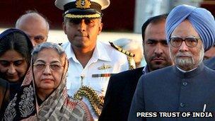 Manmohan Singh and his wife at the arrival in Iran for NAM summit