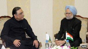 In this handout photograph released by the Indian Press Information Bureau, Indian Prime Minister Manmohan Singh (R) talks with Pakistani President Asif Ali Zardari during a meeting on the sidelines of the XVI Non-Aligned Movement (NAM) Summit in Tehran on August 30, 2012.