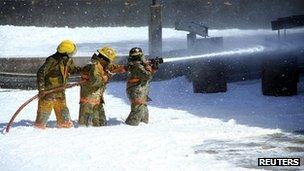 Firefighters work at extinguishing flames from fuel storage tanks at Amuay oil refinery in Punto Fijo, in the Peninsula of Paraguana, 28 August 2012