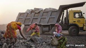 File photo of women gathering coal in India (February 2009)