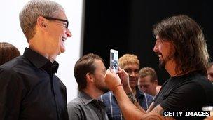 David Grohl and Tim Cook