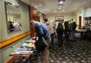 Delegates at Bufora conference look at books