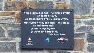 Plac i nosi safle'r ysgol Gymraeg gyntaf