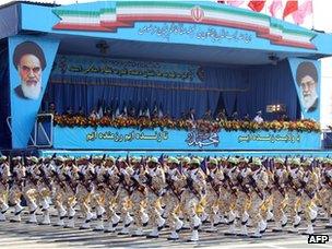 Islamic Revolution Guards Corps troops take part in a military parade in Tehran (21 September 2012)