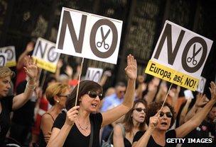 State workers protest against the Spanish government's latest austerity measures