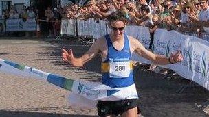 Jethro Lennox wins Jersey Marathon 2011