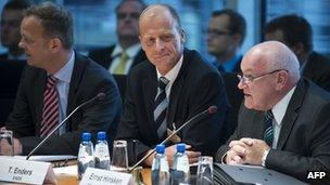 Tom Enders (centre) at the Economy Committee hearing