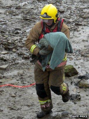 Rob Donnelly rescues Bob the seal from Great Ouse mud flats