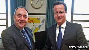 Alex Salmond shaking hands with David Cameron