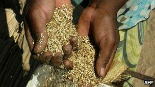 Handling grain