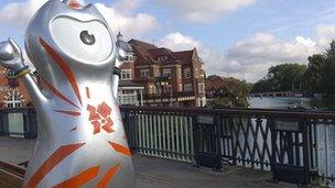 Olympic mascot Wenlock on Eton Bridge