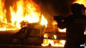 Anti-riot police during rioting in Clichy-sous-Bois (file image from November 2005)