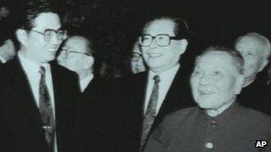 Hu Jintao (L) Jiang Zemin (C) and Deng Xiaoping (R) meets delegates of the Communist Party Central Committee in Beijing, 19 Oct 1992