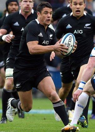 Dan Carter on the attack against Scotland