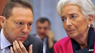 Greek Finance Minister Yannis Stournaras (l) and International Monetary Fund Managing Director Christine Lagarde (12 November 2012)