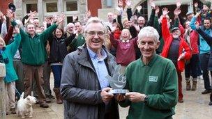 Larry Lamb presenting the award to head ranger Hamish Murray