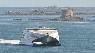 Condor Vitesse passing in front of Brehon Tower