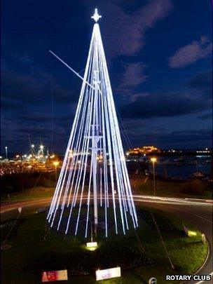 Light tree on Guernsey's weighbridge roundabout in 2011