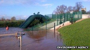 Flood defences around Kempsey