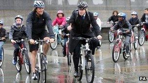 Boris Johnson cycling with James Cracknell and schoolchildren in 2009