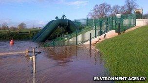 Flood defences in Kemspey