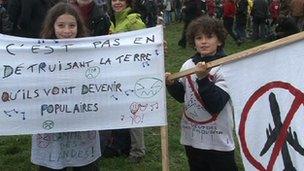 Anti- Nantes-airport protesters