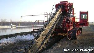 Trenching machine (Courtesy Bachy Soletanche)