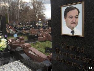 The grave of Russian anti-fraud investigator Sergei Magnitsky in Moscow (image from 16 November 2012)