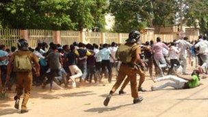 Security forces chase students outside Jaffna University 28 Nov 2012