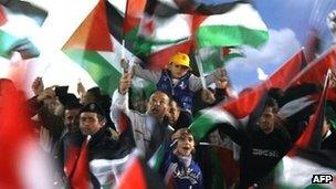 Palestinians celebrate in the West Bank city of Ramallah on 29 November 2012