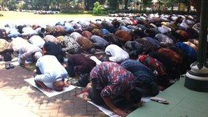 Indonesians praying