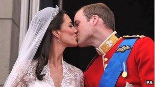 Duke and Duchess of Cambridge kiss on balcony at their wedding