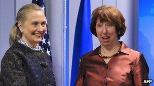 EU foreign policy chief Catherine Ashton (right) and US Secretary of State Hillary Clinto, 5 December 2012