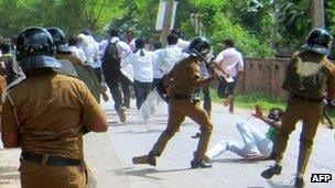 Sri Lankan police clash with university students in Jaffna on 28 November