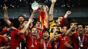 Spain celebrate winning Euro 2012