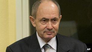 Zdravko Tolimir waits for the the Yugoslav war crimes tribunal to deliver its judgment in The Hague, 12 December 2012