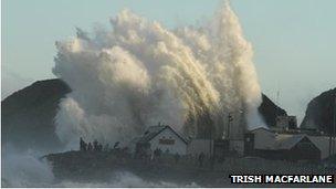 Waves at Stonehaven