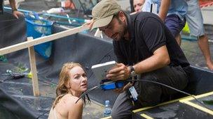 Naomi Watts with director Juan Bayona