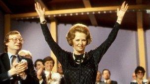 Margaret Thatcher yng nghynadledd y Ceidwadwyr yn 1983