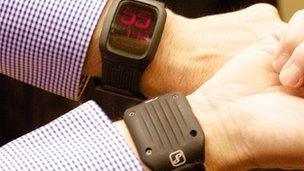 Perpetua heat digital watch