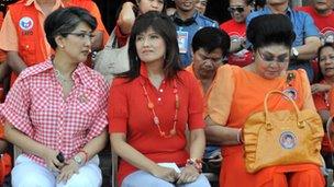 Imelda Marcos (R) and her two daughters, Imee and ??