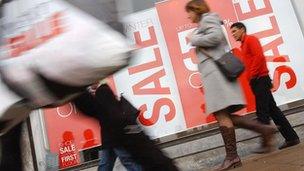 Christmas shoppers in Edinburgh