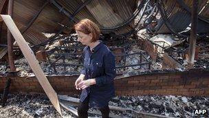 Australia PM Julia Gillard visits fire-hit Tasmania (9 Jan 2013)