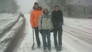 Good Samaritans in Bursledon snow