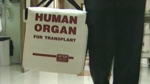 A human organ is carried for transplant