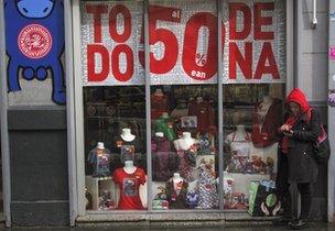 Shop offering heavy discounts in Pamplona, Spain