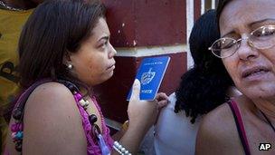 Queue for passports in Havana. 14 Jan 2014