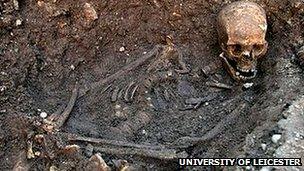 Richard III's skeleton as found in the grave