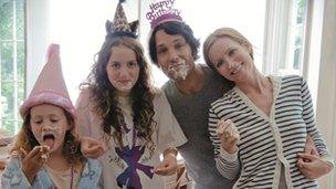 Iris Apatow, Maude Apatow, Paul Rudd and Leslie Mann