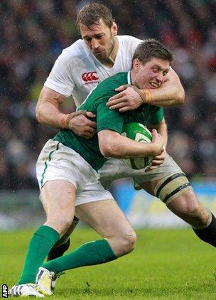 England captain Chris Robshaw wraps up Ronan O'Gara of Ireland